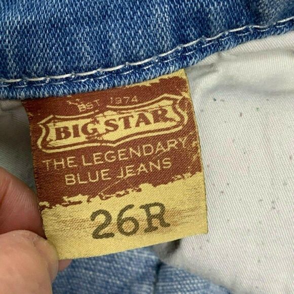 Big Star Liv Denim Bermuda Shorts 26R Med Wash Distressed Cut Off Crochet Pocket - Picture 8 of 8